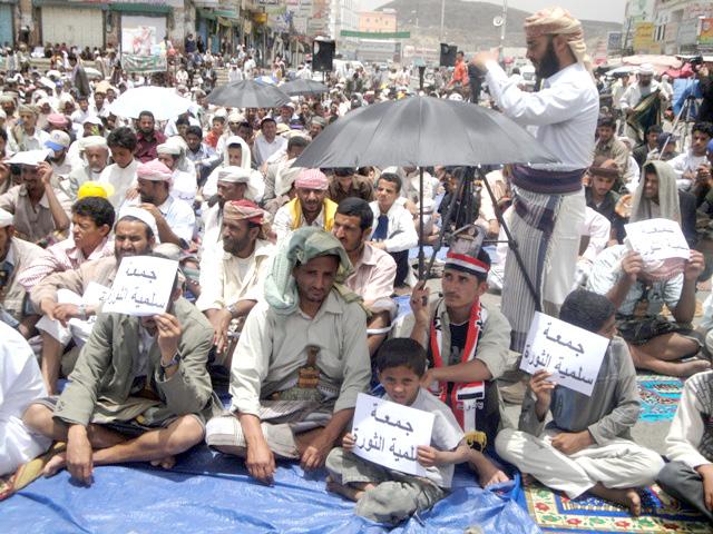 شباب ثورة التغيير بالبيضاء : المبادرة الخليجية ولدت لتموت وإحياؤها يرمي لإيجاد مخارج للنظام ورموزه