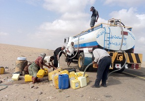  عناء البحث عن شربة ماء