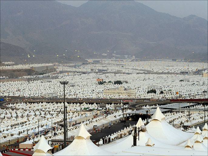 ضيوف الرحمن بمنى يستعدون للوقوف اليوم بجبل عرفات 