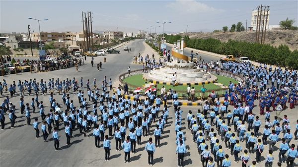  فرق موسيقية عسكرية تجوب شوارع مأرب احتفاء بذكرى الثورة 