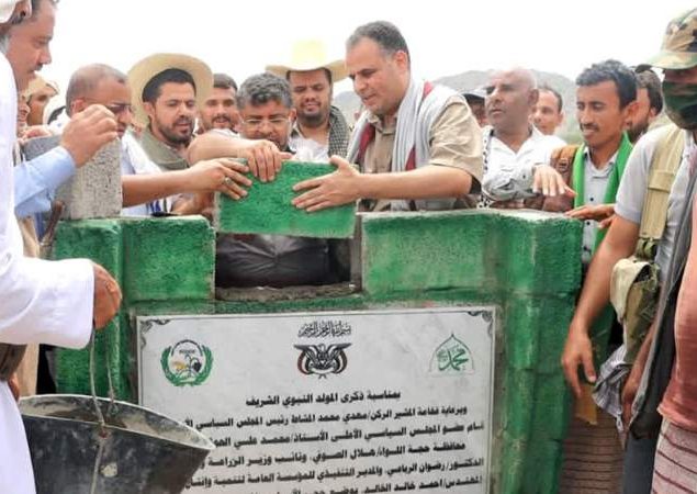 قيادة الحوثي تضع حجر أساس لمشروع باسم الإمام في حجة