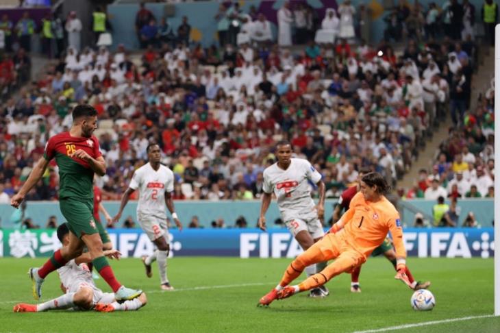 البرتغال تزيح سويسرا عن طريقها وتلحق بالمغرب إلى الدور ربع النهائي