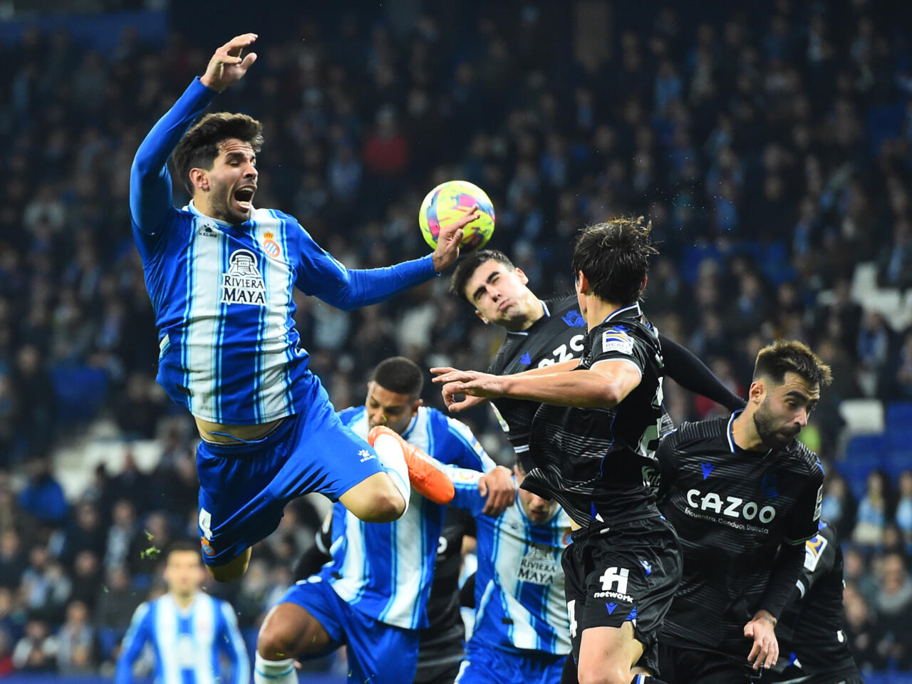 إسبانيول اليائس يمني النفس بتأجيل تتويج غريمه برشلونة بالدوري الاسباني