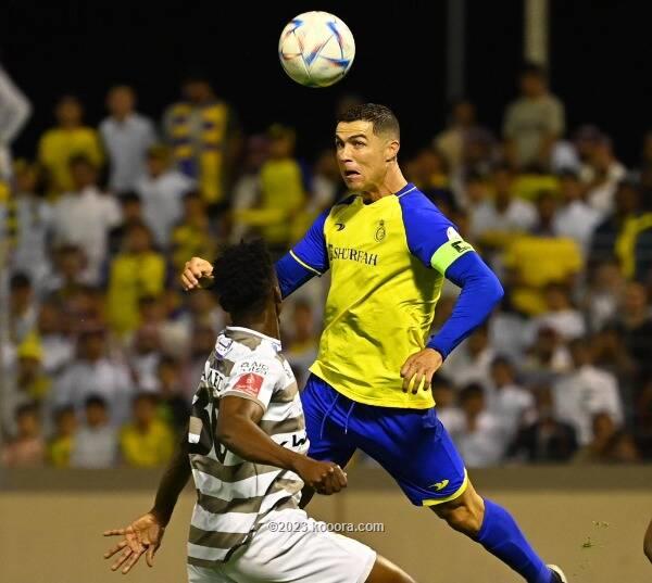 الهلال يهدي النصر قبلة الحياة بتعادل قاتل مع الاتحاد