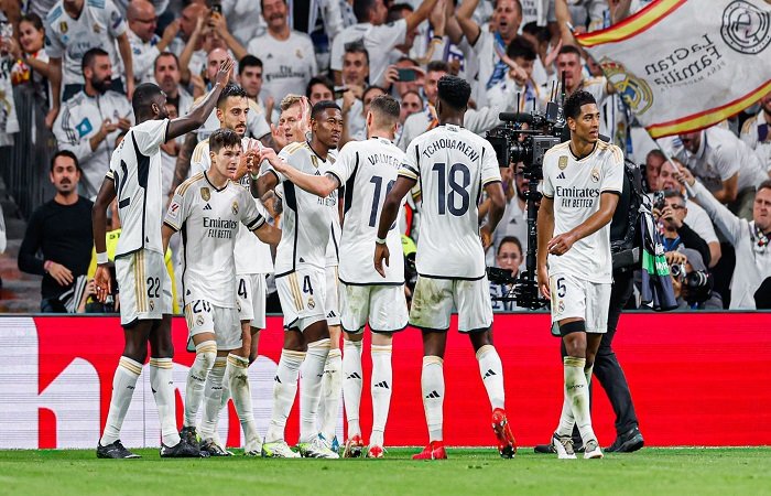 ريال مدريد في ضيافة نابولي.. وبايرن على موعد مع التاريخ بدوري الأبطال