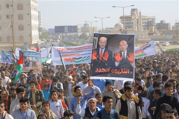 مأرب.. مسيرة تضامنية تندد بجرائم الاحتلال الإسرائيلي بحق أبناء الشعب الفلسطيني