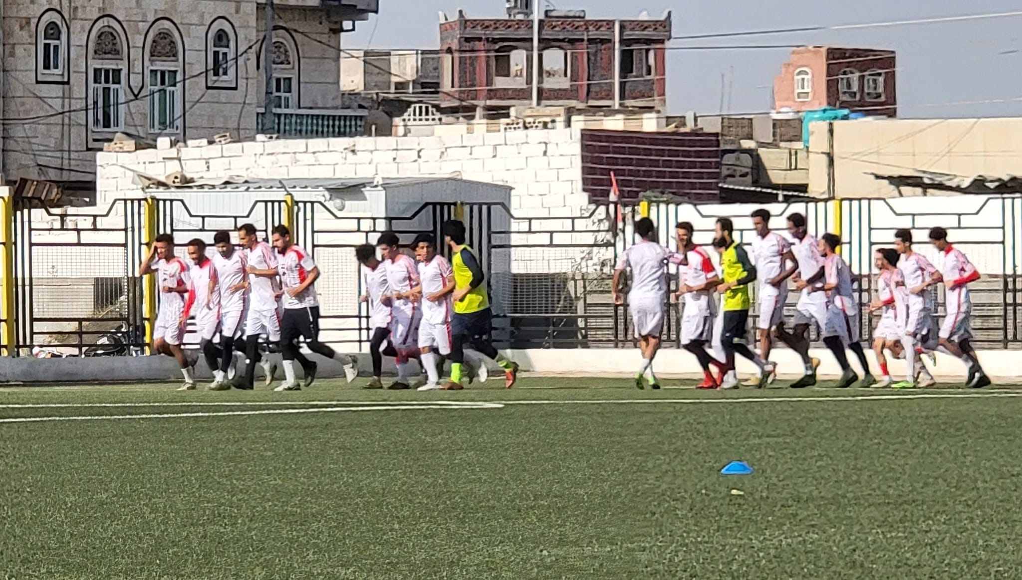 أبطال الدوري يعاودون التمارين