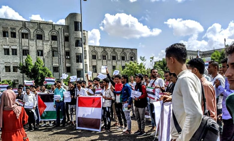 طلاب يمنيون يتضامنون مع حراك الجامعات الأميركية والغربية الداعم لغزة