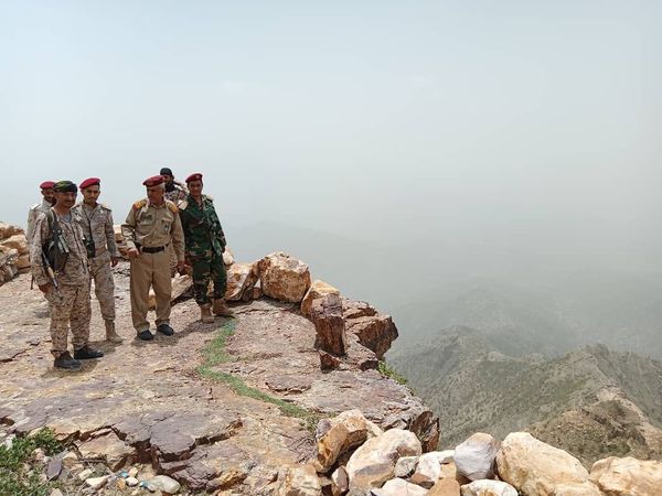 رئيس أركان محور طور الباحة يتفقد جبهات القتال بين محافظتي لحج وتعز