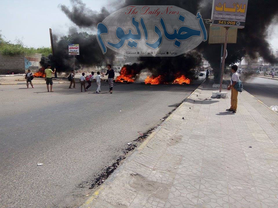 مجدداً.. عاصمة الشرعية تغرق في الظلام